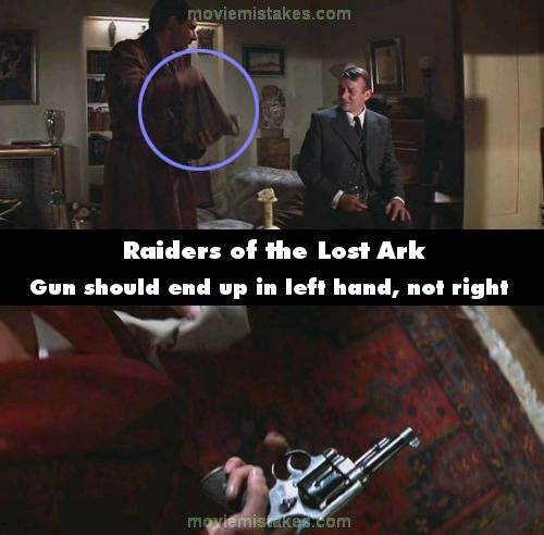 Phim Raiders of the lost ark, khi Indy dốc chiếc súng được gói trong một tấm vải đang ở bên tay phải anh, chiếc súng đáng lẽ ra sẽ rơi vào bên tay trái anh, chứ không thể vẫn nằm ở tay phải